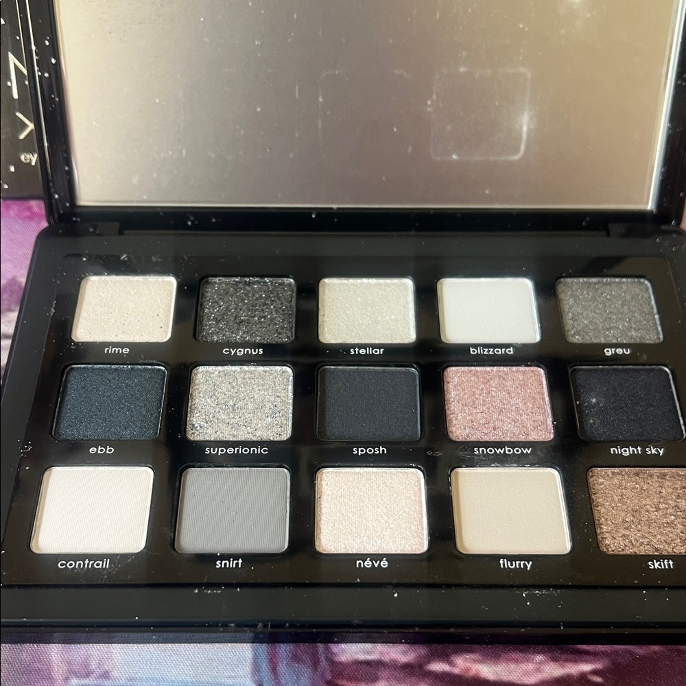 Natasha Denona Xenon Palette with Black and Silver Design - Picture 2 of 2